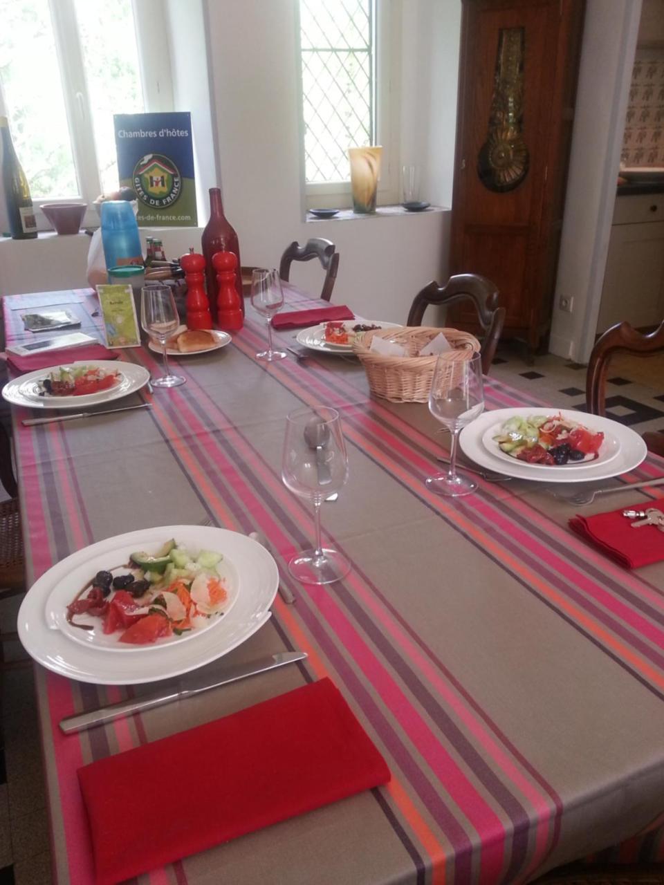Bed and Breakfast Le Figuier De Pauline Luzech Esterno foto